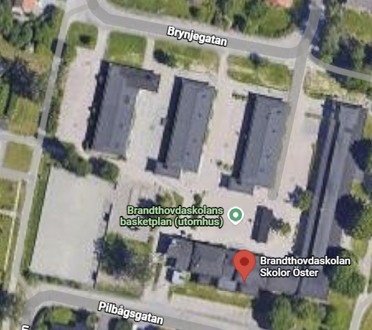 Flygfoto över Brandthovdaskolan innan förändringarna